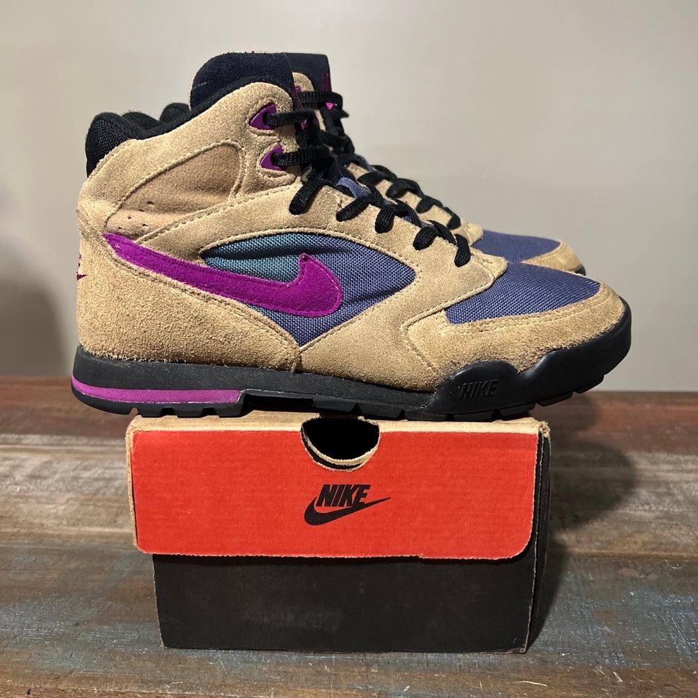 Vintage Nike Caldera boots